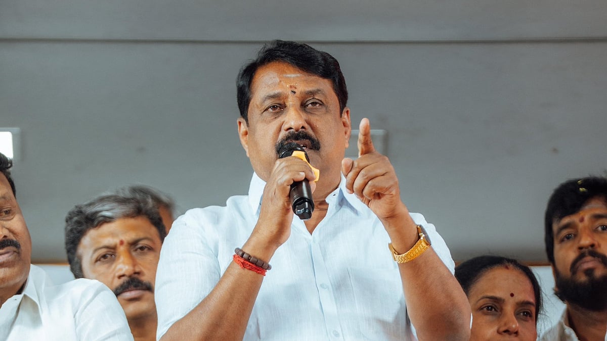 பணப்பெட்டியை வாங்கிக் கொண்டு திமுக கூட்டணியில் சோ்கின்றனா்! - நயினாா் நாகேந்திரன்