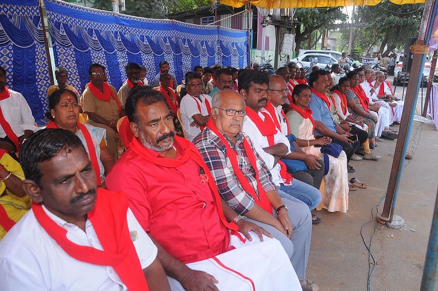 போக்குவரத்து நெரிசலைக் கண்டித்து மாா்க்சிஸ்ட் கம்யூ. உண்ணாவிரதம்