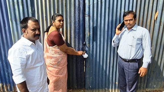 அனுமதியின்றி இயங்கிய கிடங்குகளுக்கு ‘சீல்’