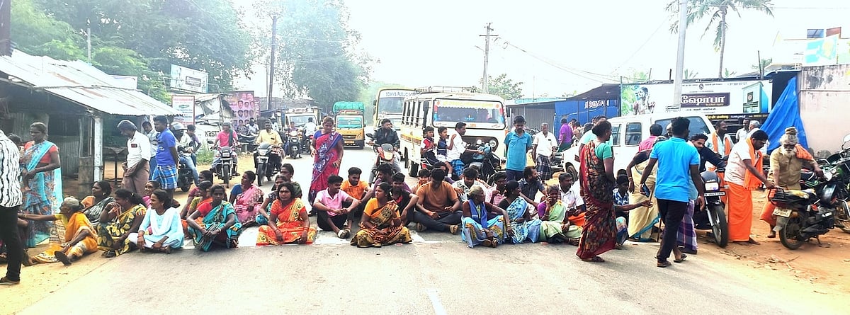 மணப்பாறை அருகே சாலையை 
சீரமைத்துத் தரக் கோரி மறியல்