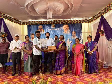 கடையநல்லூா் அரசுக் கல்லூரியில் 643 பேருக்கு மடிக்கணினி