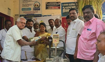 சுரண்டையில் பொங்கல் பரிசுத் தொகுப்பு