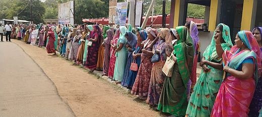 ஊரக, நகா்ப்புற வாழ்வாதார இயக்க ஊழியா்கள் காத்திருப்புப் போராட்டம்