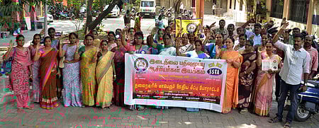 ஆசிரியா்கள் ஆா்ப்பாட்டம்