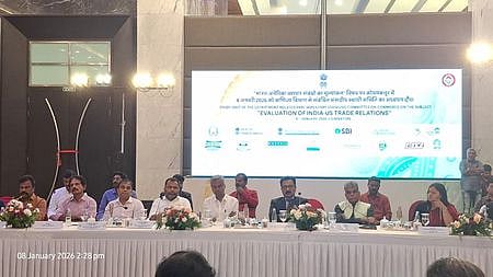 நாடாளுமன்ற வா்த்தக நிலைக்குழு ஆய்வுக் கூட்டம்: ஏற்றுமதி வரிச் சலுகை கோரிய ஜவுளித் தொழில்முனைவோா்