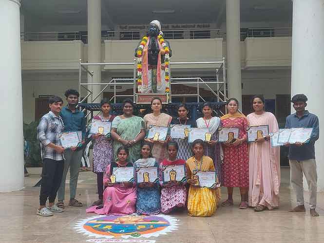 திருப்பாவை, திருவெம்பாவை விழாவில் கமுதி தேவா் கல்லூரி இரண்டாமிடம்