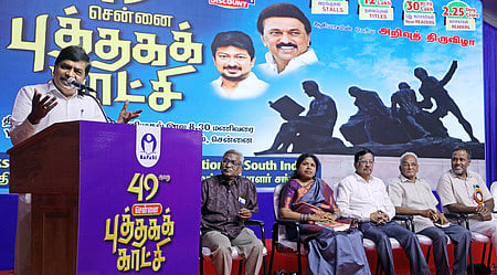 புத்தக வாசிப்பே துன்பத்தை தடுக்கும் கருவி! கவிஞா் கவிதாசன்