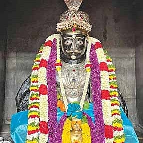 பிள்ளைப்பேறு அருளும் பாண்டி முனீஸ்வரர்