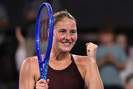 டென்னிஸ்: சபலென்கா, கரோலினா, ஜெஸிக்கா பெகுலா, மாா்த்தா அரையிறுதிக்கு தகுதி 