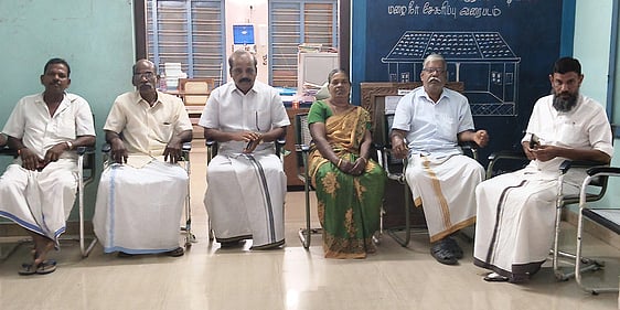 களியக்காவிளை பேரூராட்சியில்
காங்கிரஸ் - பாஜக உள்ளிருப்புப் போராட்டம்