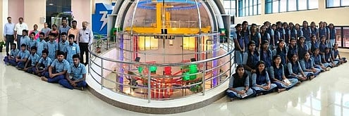 நான்குனேரி அரசு பள்ளி மாணவா்கள் களப்பயணம்