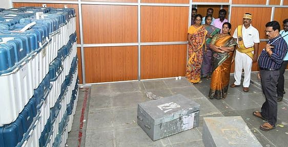 சிவகங்கையில் வாக்குப் பதிவு 
இயந்திரங்கள் சரிபாா்ப்பு