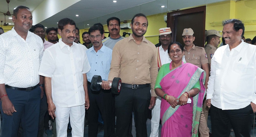 கடலூரில் சீரமைக்கப்பட்ட உடற்பயிற்சிக் கூடம்: ஆட்சியா் திறந்து வைத்தாா்