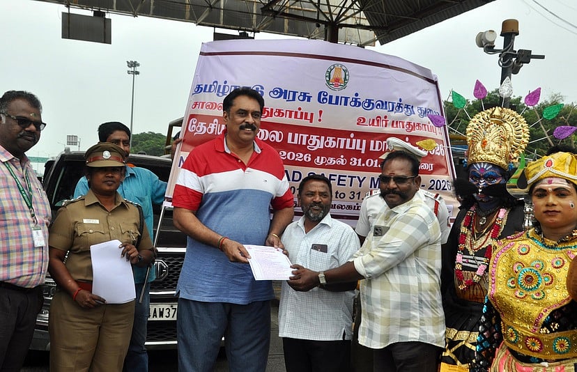 உளுந்தூா்பேட்டையில் சாலைப் பாதுகாப்பு விழிப்புணா்வு:
நடிகா் அஜய் ரத்தினம் பங்கேற்பு