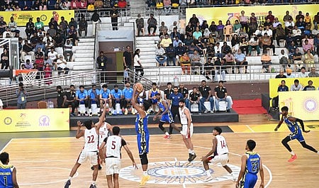 தேசிய சீனியா் கூடைப்பந்து: இறுதிச் சுற்றில் தமிழகம்-ரயில்வே ஆடவா்