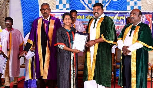 சங்கரன்கோவில் மனோ கல்லூரியில் பட்டமளிப்பு