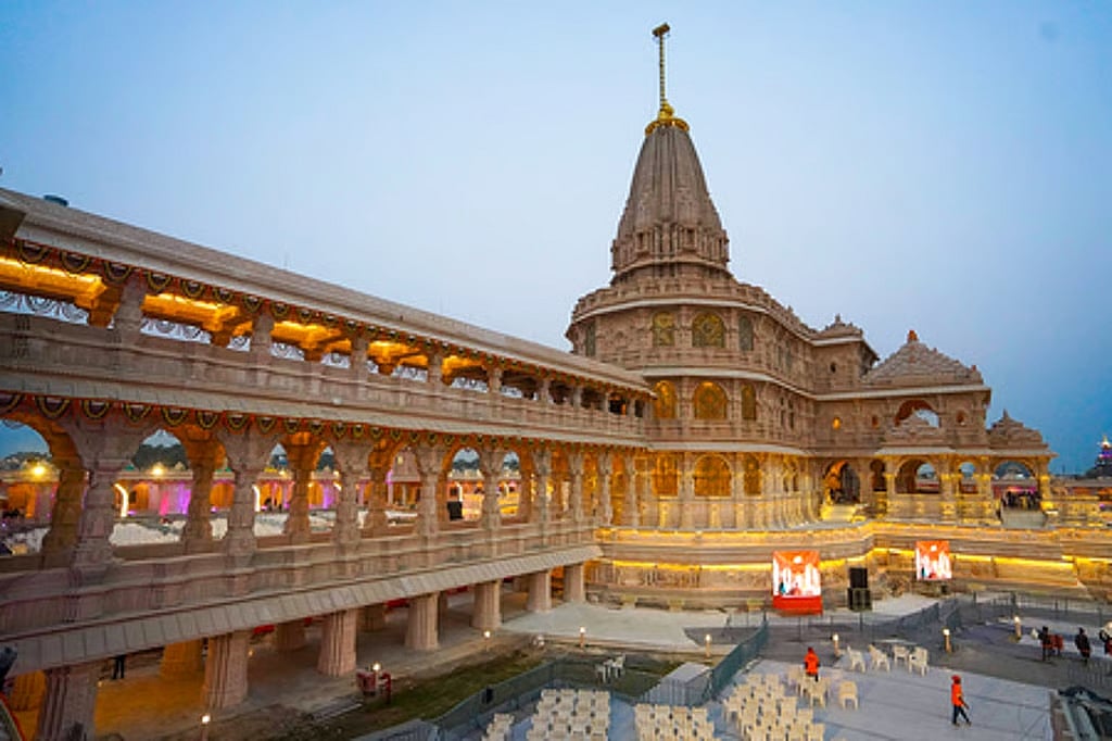 அயோத்தி ராமர் கோயில் வளாகத்திற்குள் தொழுகை செய்ய முயன்ற 3 பேர் கைது  