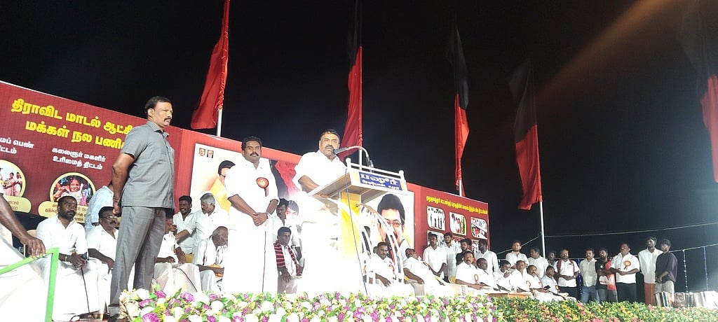 நொய்டாவில் குளிா் காரணமாக
8 வகுப்பு வரையிலான பள்ளிகள் ஜன.15 வரை மூடல்