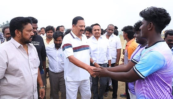 திராவிட பொங்கல் விளையாட்டுப் போட்டிகள்: அமைச்சா் காந்தி தொடங்கி வைத்தாா்