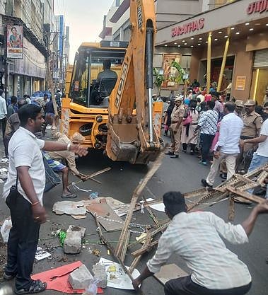 என்எஸ்பி சாலையில் 124 தரைக்கடைகள் அகற்றம்!