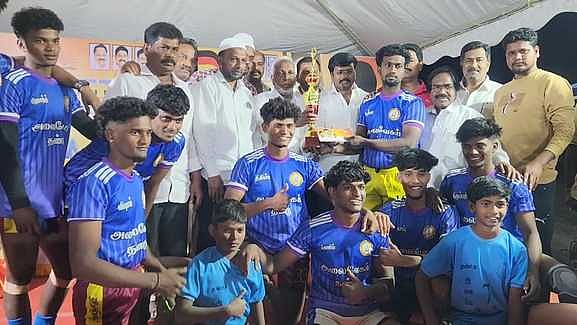 போட்டிகளில் வென்றவா்களுக்கு பரிசளிப்பு!