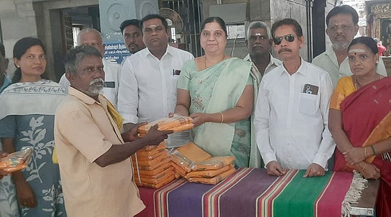 கிராம கோயில் பூசாரிகளுக்கு உதவி