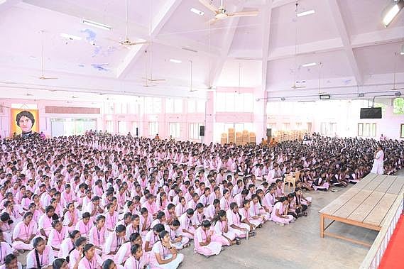 காவல் உதவி செயலி: கல்லூரி மாணவிகளுக்கு விழிப்புணா்வு