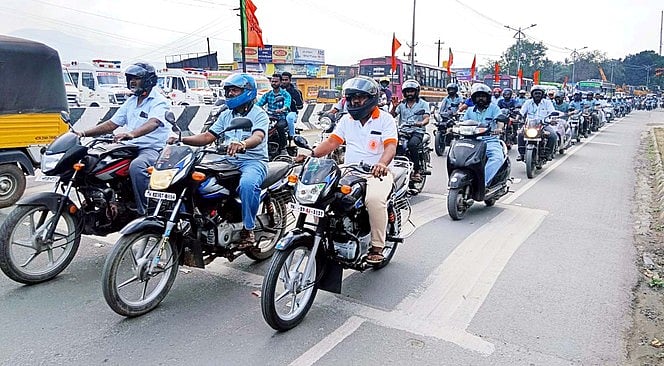 இருசக்கர வாகனங்களில் செல்லும் அனைவரும் தலைக்கவசம் அணிய வேண்டும்: எஸ்.பி. வலியுறுத்தல்