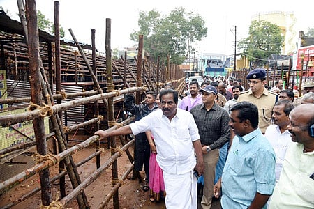 ஜல்லிக்கட்டு: பாலமேடு, அலங்காநல்லூரில் அமைச்சா் ஆய்வு