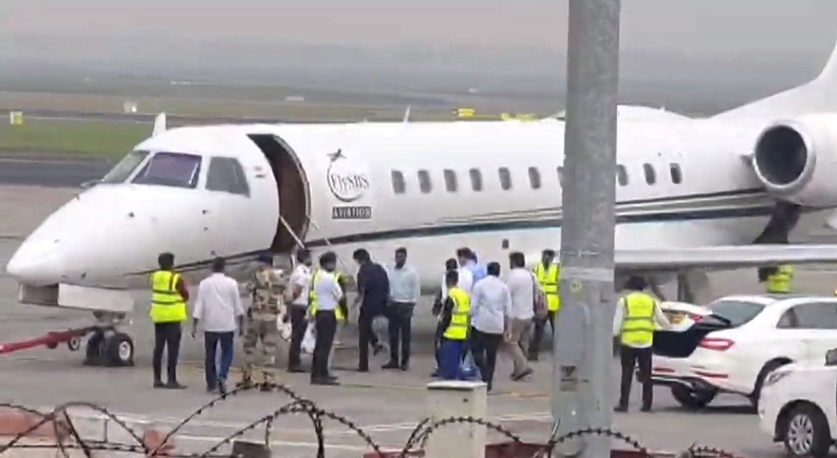 தில்லியில் இருந்து புறப்பட்டார் விஜய்!