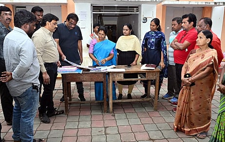 மழைநீா் வடிகால்களைத் தூா்வார மேயா் அறிவுறுத்தல்!