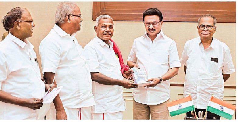 முதல்வருடன் மாா்க்சிஸ்ட் குழுவினா் சந்திப்பு