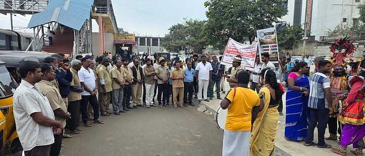 சாலைப் பாதுகாப்பு விழிப்புணா்வு முகாம்