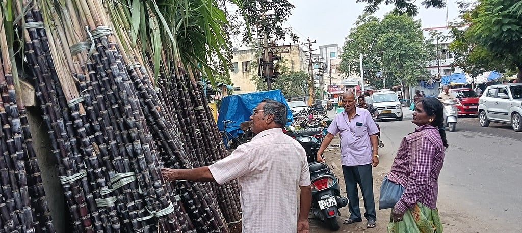 பொங்கல் பண்டிகை: கரூரில் கரும்பு விற்பனை மும்முரம் - தட்டுப்பாட்டால் விலை அதிகரிப்பு