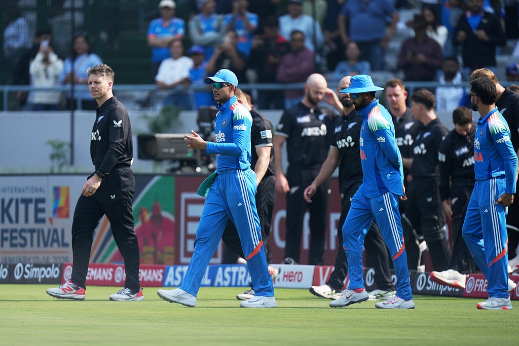 ஒருநாள் தொடரை வெல்லும் முனைப்பில் இந்தியா பேட்டிங்.. நிதிஷ் குமார் ரெட்டி சேர்ப்பு!