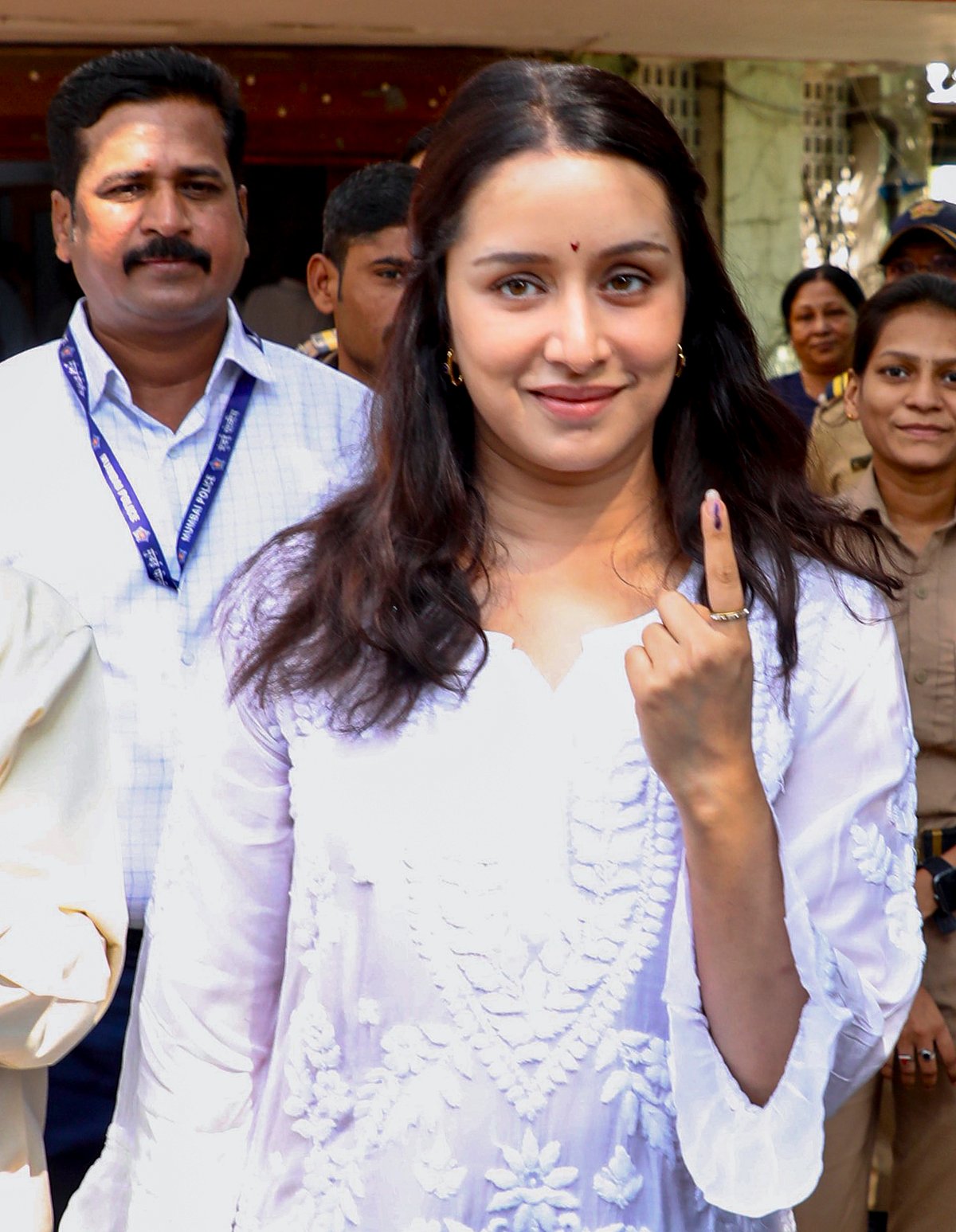 மகாராஷ்டிர உள்ளாட்சித் தோ்தல் வாக்குப்பதிவு முடிந்தது - சுமார் 50% வாக்குகள் பதிவு!