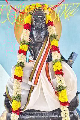 பெரியகலையமுத்தூரில் 
திருவள்ளுவருக்கு பூஜை