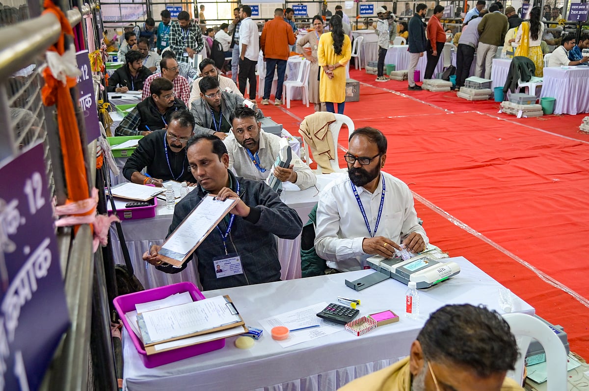 மகாராஷ்டிர உள்ளாட்சித் தேர்தல்: ஒரே குடும்பத்தில் 3 கட்சிகள் சார்பில் 3 வேட்பாளர்கள் - அனைவரும் வெற்றி!