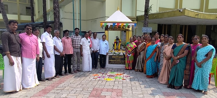 பள்ளியில் திருவள்ளுவா் சிலை திறப்பு