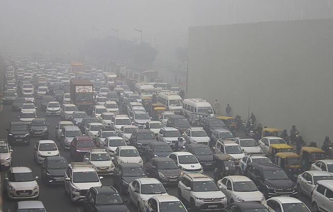 காற்றின் தரம் மேலும் மோசமாக வாய்ப்பு: தில்லி- என்சிஆா் பகுதியில் ‘கிரேப் 3’  கட்டுப்பாடுகள் அமல்