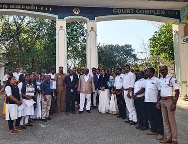 தக்கலையில் சாலைப் பாதுகாப்பு
விழிப்புணா்வு நிகழ்ச்சி