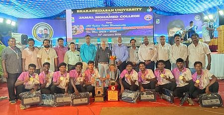 அகில இந்திய அளவிலான பல்கலை. பூப்பந்துப் போட்டி: எஸ்ஆா்எம் அறிவியல் தொழில்நுட்ப அணி முதலிடம் பிடித்து சாம்பியன்