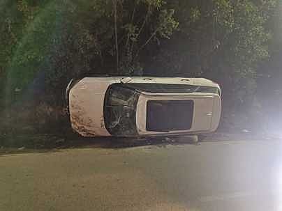 உதகையில் காா் கவிழ்ந்து விபத்து