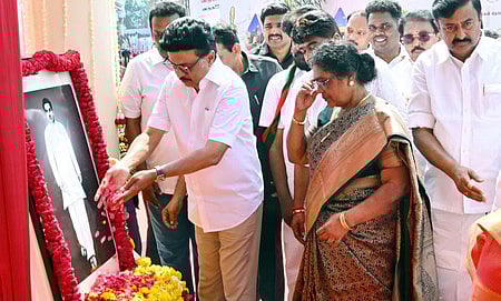 பரமக்குடியில் இமானுவேல் சேகரனாா் மணிமண்டபத்தை திறந்து வைத்தாா் முதல்வா் மு.க. ஸ்டாலின்