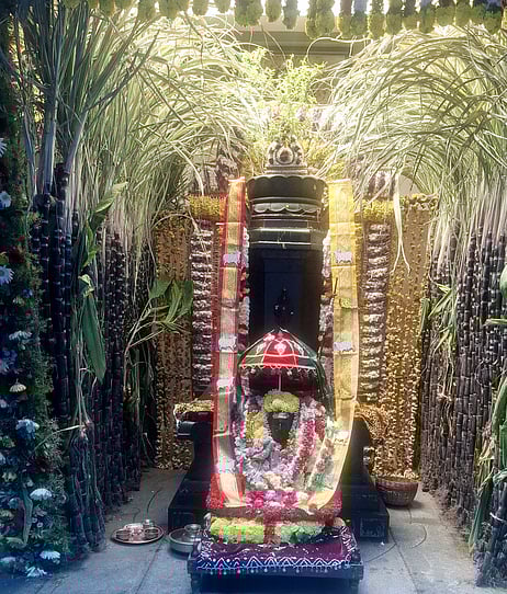 கரும்புகளால் அலங்கரிக்கப்பட்டிருந்த மகா பெரியவா் சுவாமிகள் பிருந்தாவனம்!