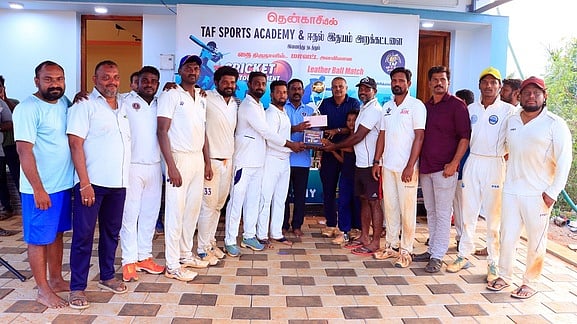 தென்காசியில் கிரிக்கெட் போட்டி