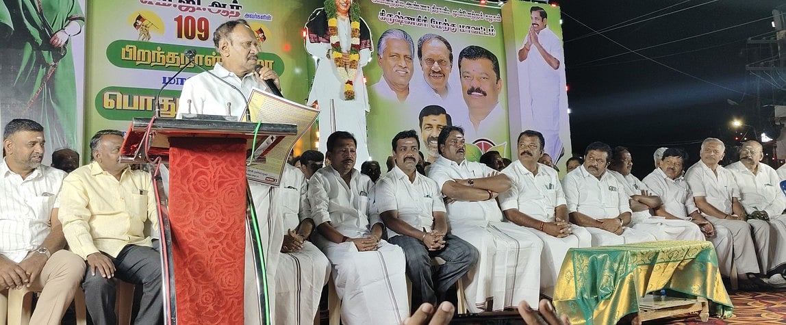 தமிழக மக்கள் கூட்டணி ஆட்சியை  விரும்ப மாட்டாா்கள்: தம்பிதுரை