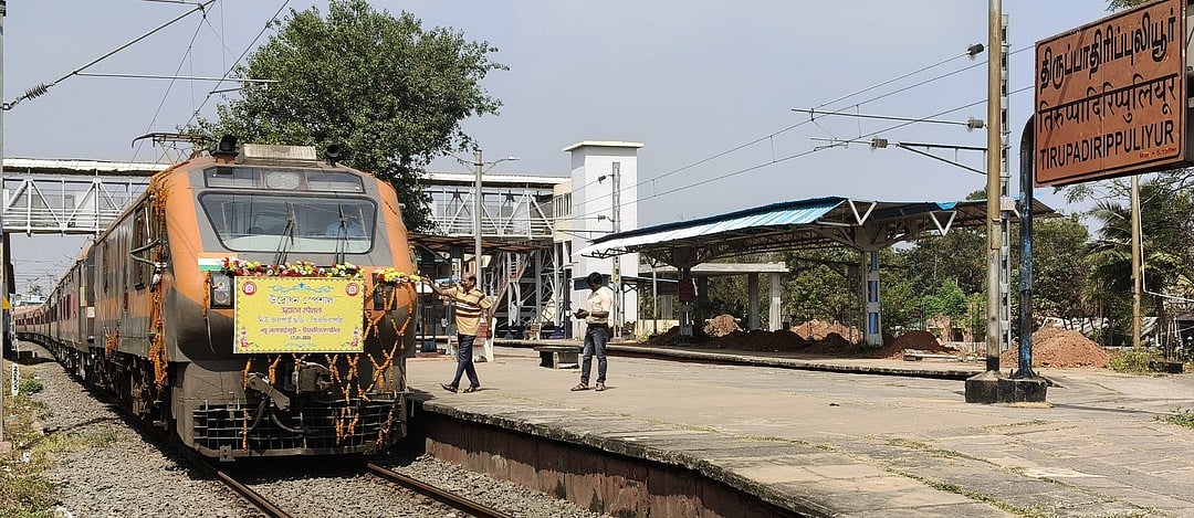 நியூ ஜல்பைகுரி - திருச்சி அம்ரித் பாரத் ரயிலுக்கு கடலூரில் நிறுத்தம்: பயணிகள் வரவேற்பு