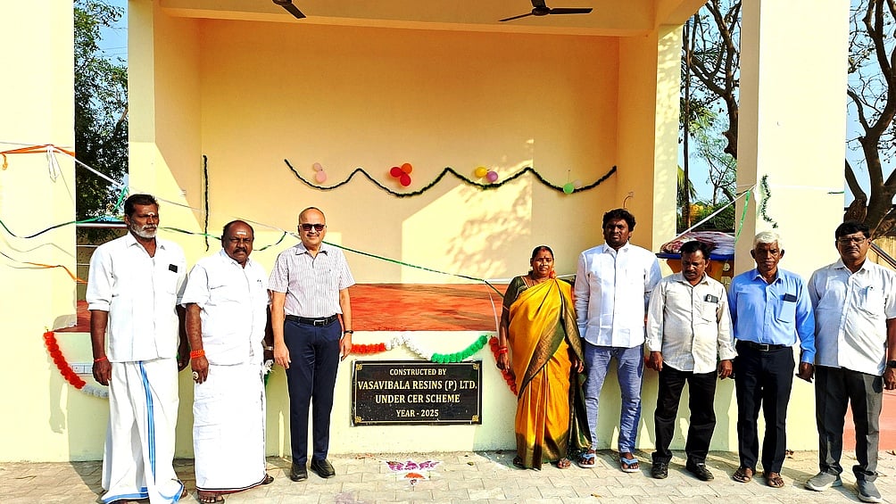 ரூ.15 லட்சத்தில் கலையரங்கம் திறப்பு