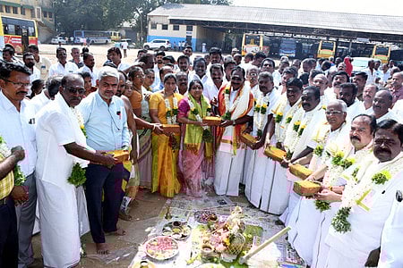 அதிமுகவில் ஓபிஎஸ்-யை சோ்ப்பது குறித்து எடப்பாடி பழனிசாமி முடிவெடுப்பாா்: செல்லூா் ராஜூ